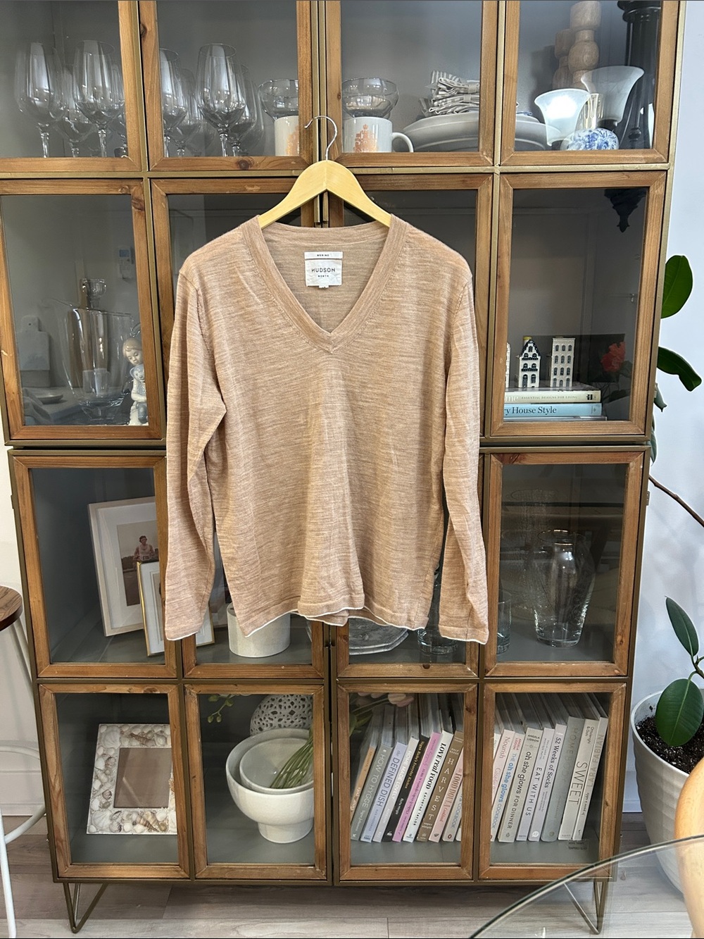 Hudson North 100% Merino Wool Light Women's V-Neck Sweater in Camel Nude